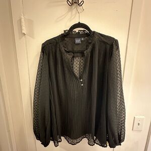 Gap sheer black top